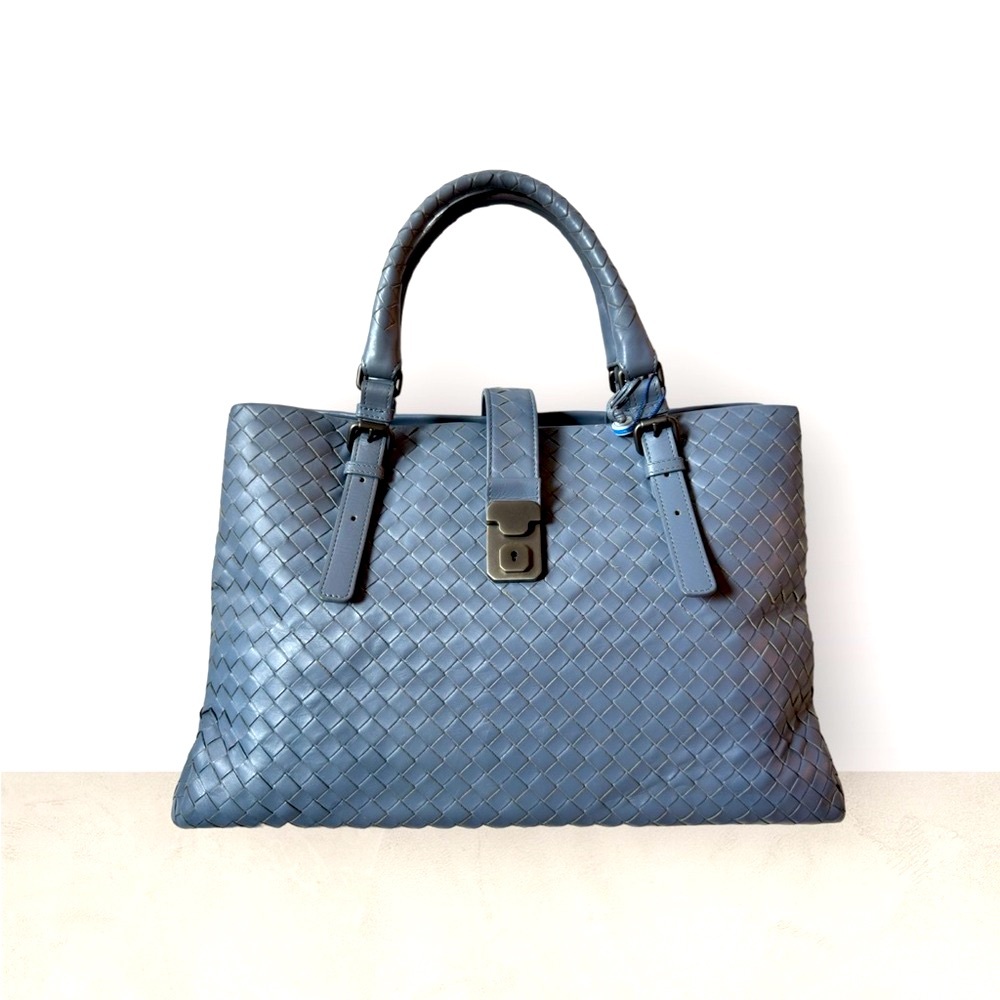 Sold ‼️Authentic Bottega Veneta Roma Intrecciato leather medium